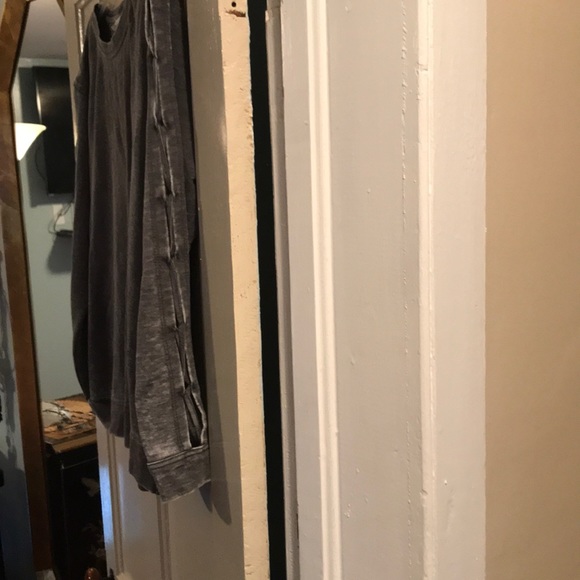 Sweatshirt w/slits on each side - Picture 1 of 1